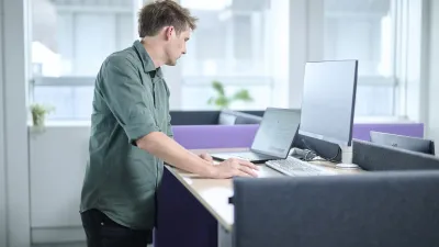 Andreas standing desk