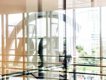 P&V Groep logo raam toren